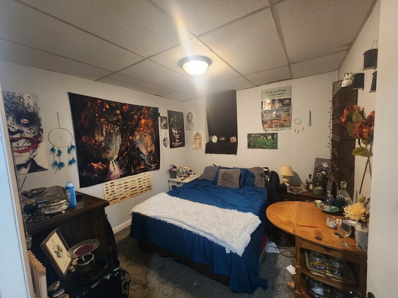 Building Photo - 622 S 4th St