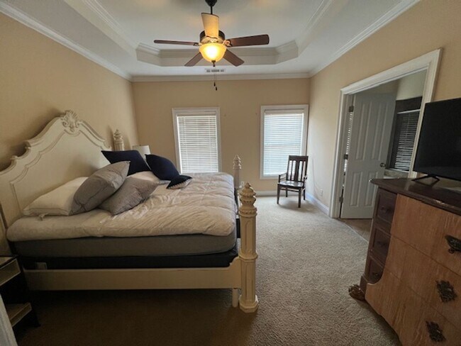 Building Photo - 2 bed 2.5 Condo- Great Location!