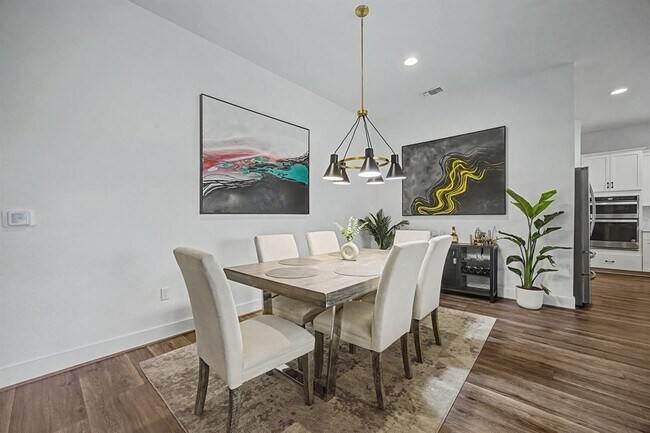 Building Photo - 8308 Orizzonte St