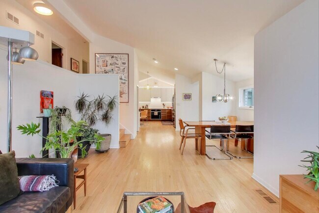 Building Photo - 321 Ferndale Rd