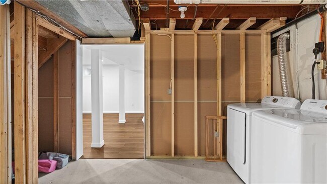 Building Photo - 82 Primrose Dr