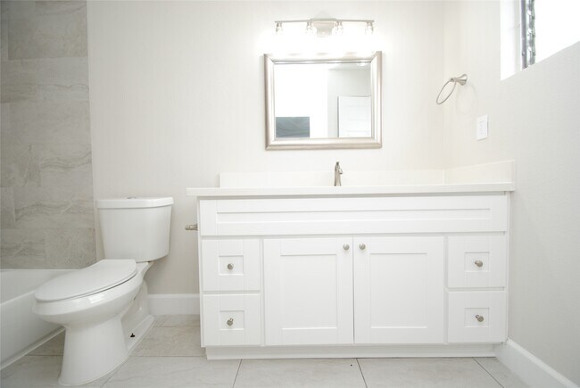 Building Photo - 2515 Yoakum Blvd