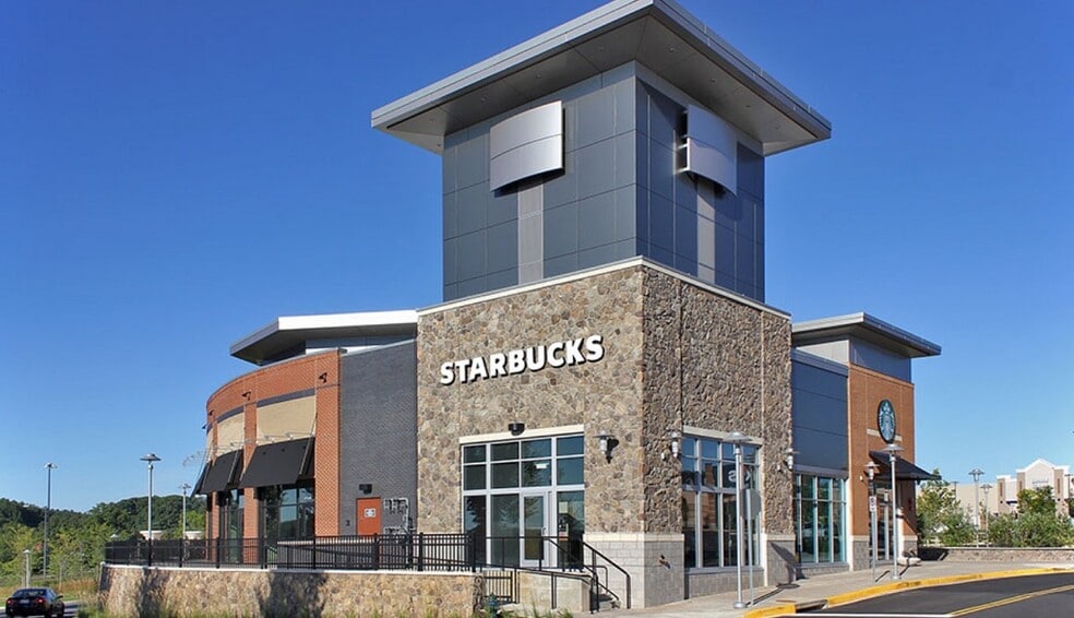Starbucks 5 minutes away - 2603 Hamlin St NE