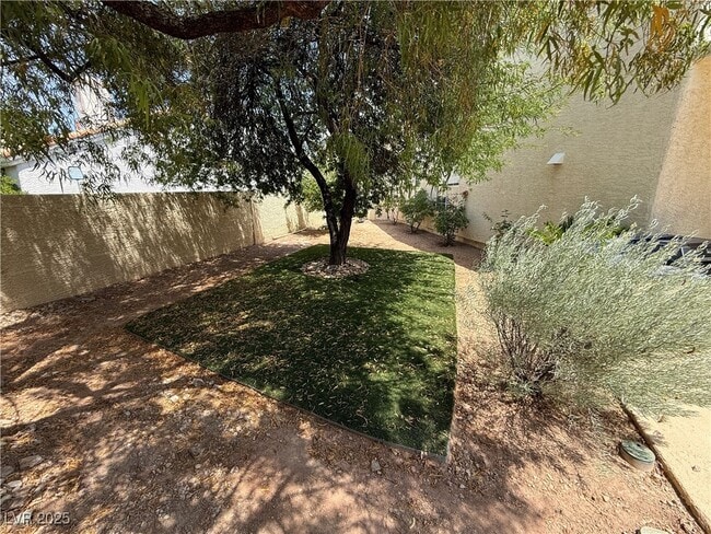 Building Photo - 2113 Desert Pines St