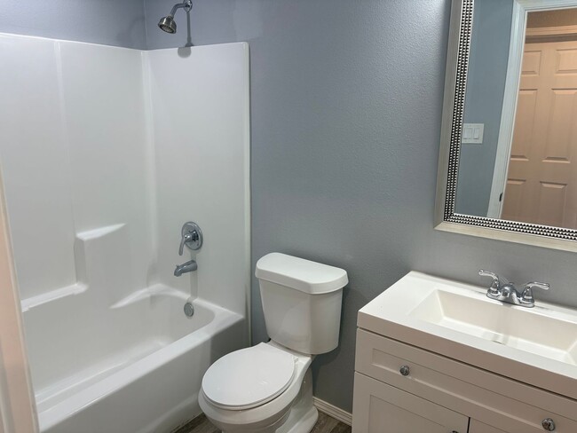 Building Photo - 1305 N Colton Ave