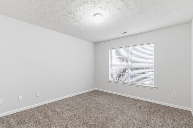 Building Photo - NOW READY!!! 3 bedroom home in sought out Austell city!!!