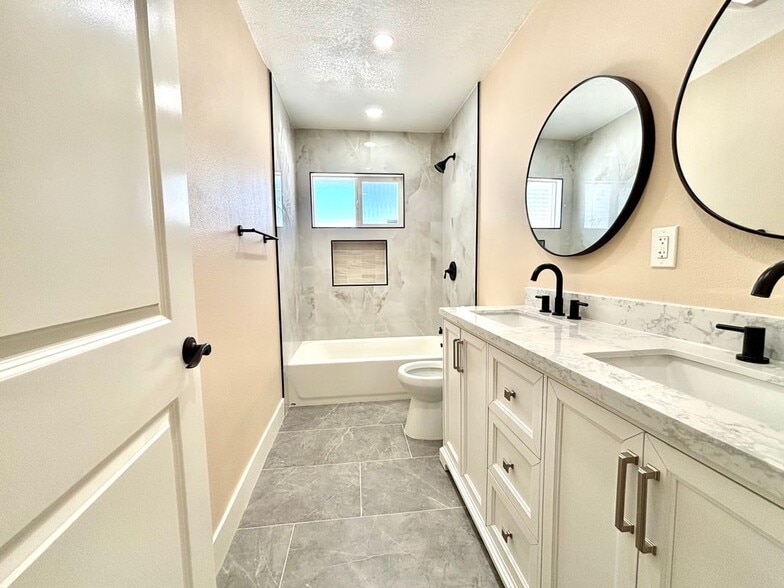 Building Photo - 2013 Victoria