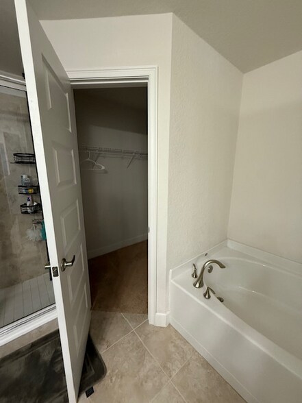 Building Photo - 131 NW 42nd Pl