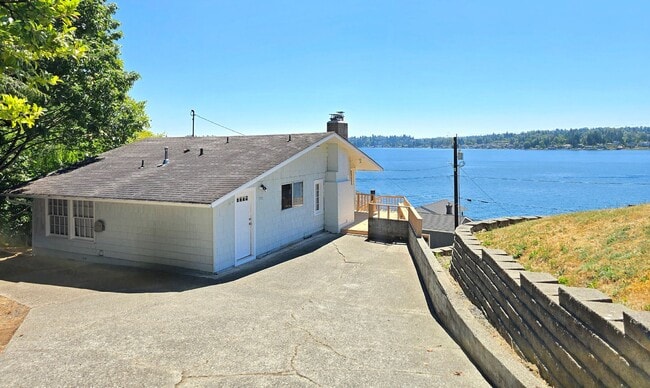Primary Photo - 3 Bedroom Home in Lake Stevens Available Now!