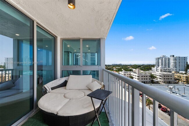 Building Photo - 2655 Collins Ave