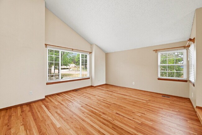 Building Photo - $2,845.95- 4-Bed /3-Bath Gem with Finished Basement and Fenced-in Yard in Colorado Springs!