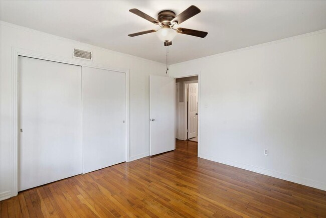 Building Photo - 2 Bedroom 2 Bath located in Northeast Jackson