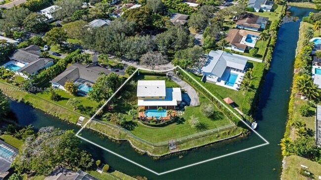 Building Photo - 11401 SW 72nd Pl