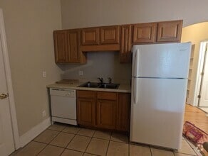 Building Photo - Huge 2+ Bedroom/ 2 Bath Upstairs Apartment