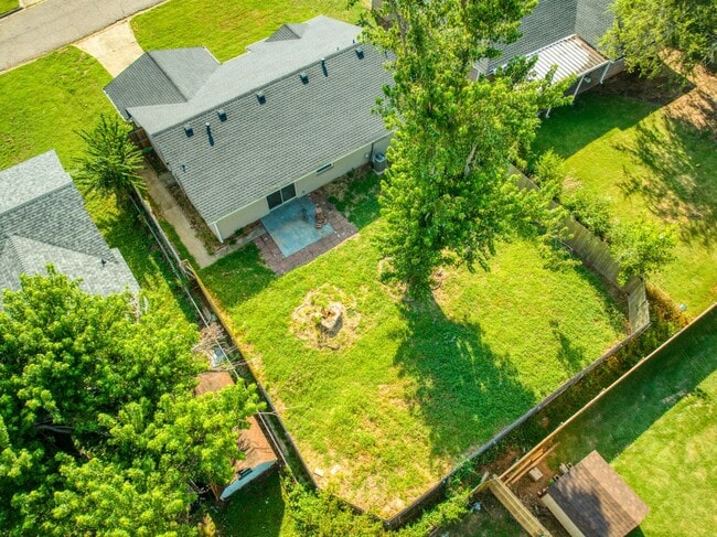 Building Photo - 3 Bedroom 2 Bath home in Shawnee!