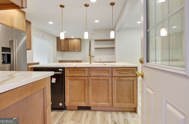 Building Photo - 183 Pine St NE