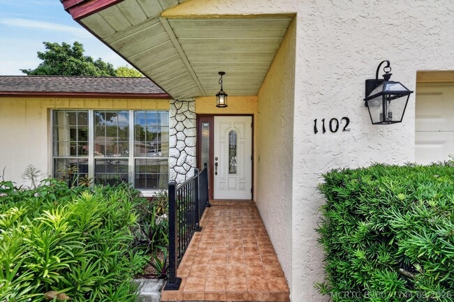 Building Photo - 1102 Westchester Dr E