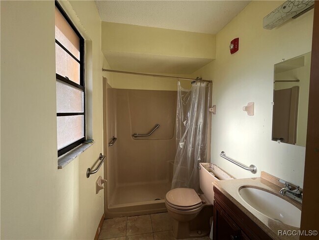 Building Photo - 1711 N Croft Ave