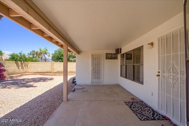 Building Photo - 4516 W Behrend Dr