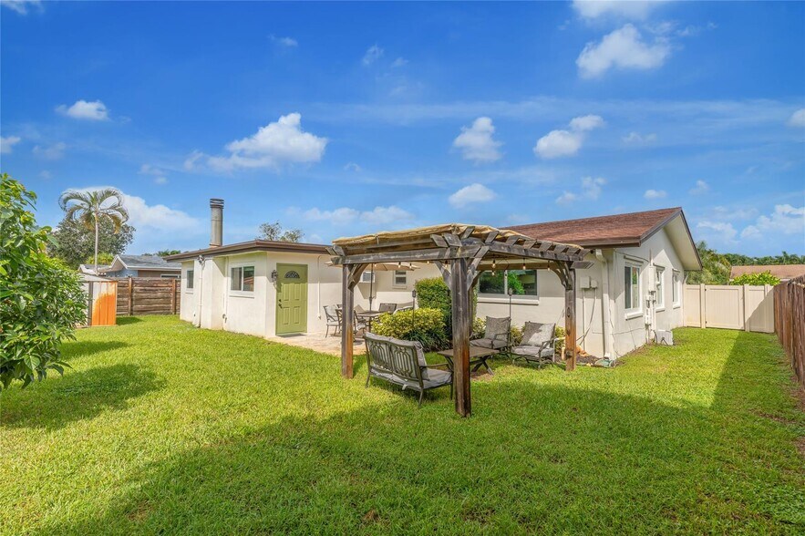 Building Photo - 3130 NW 69th St