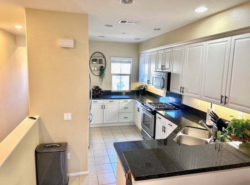 Building Photo - 849 The Promenade