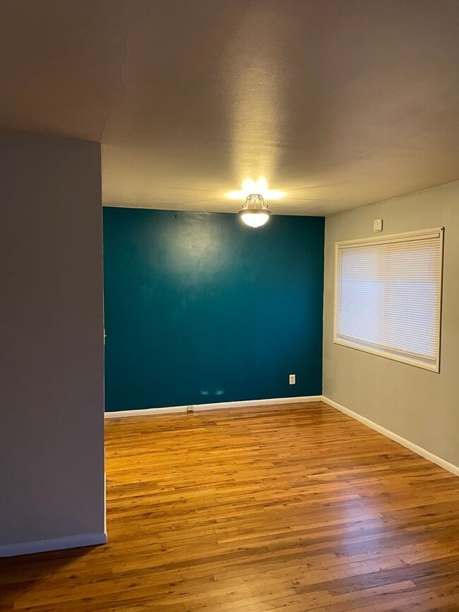 Building Photo - Bobbsey 1