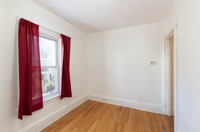 Building Photo - 40 Montfern Ave