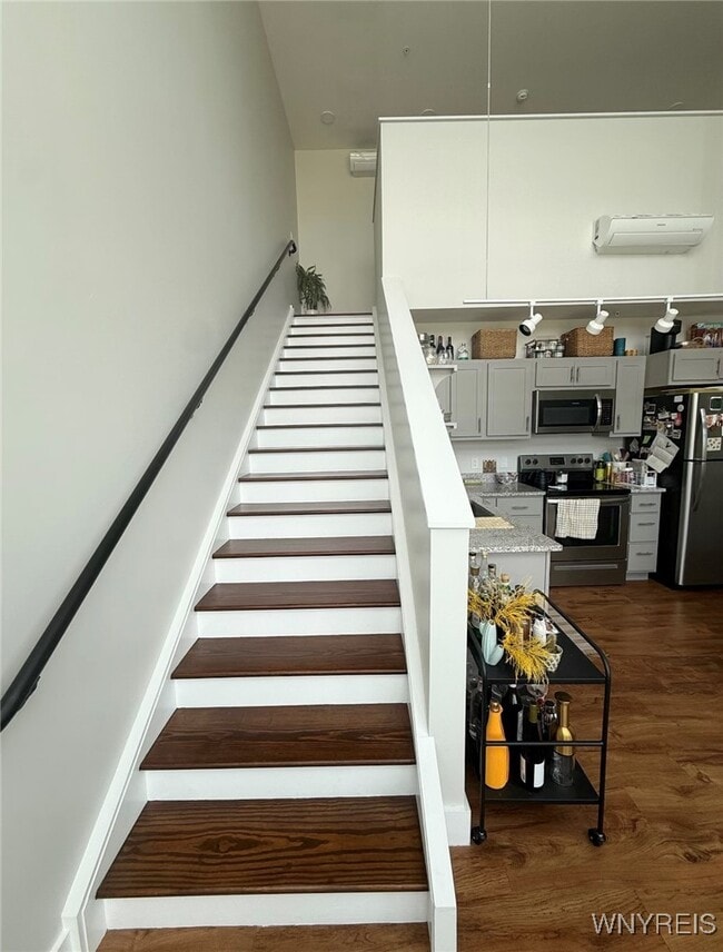 Building Photo - 1585 Hertel Ave