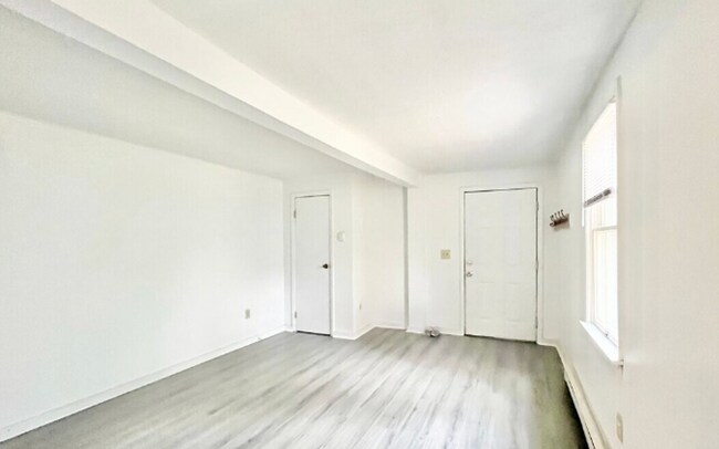 Building Photo - 38 Sherman St