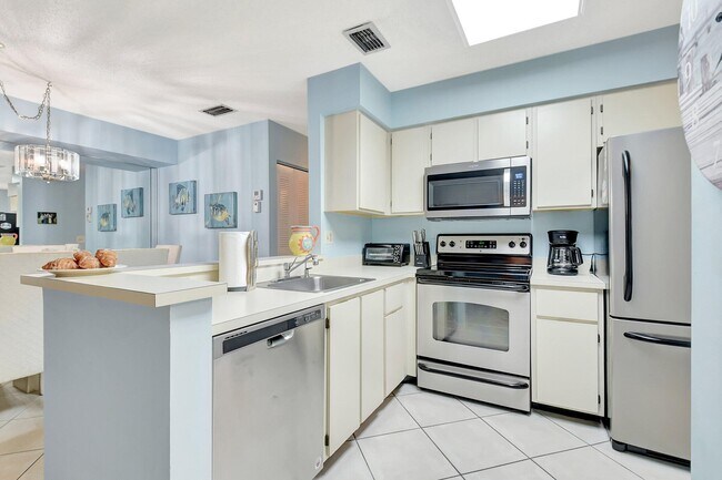 Building Photo - 6586 Southurst Terrace