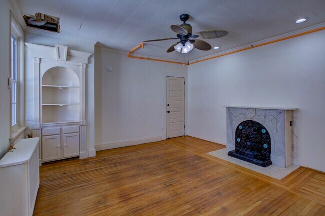 Building Photo - 513 Locust St