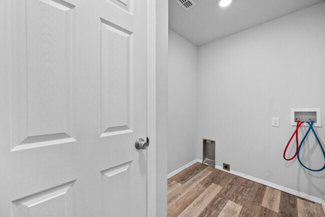 Building Photo - 5605 Jarvis St