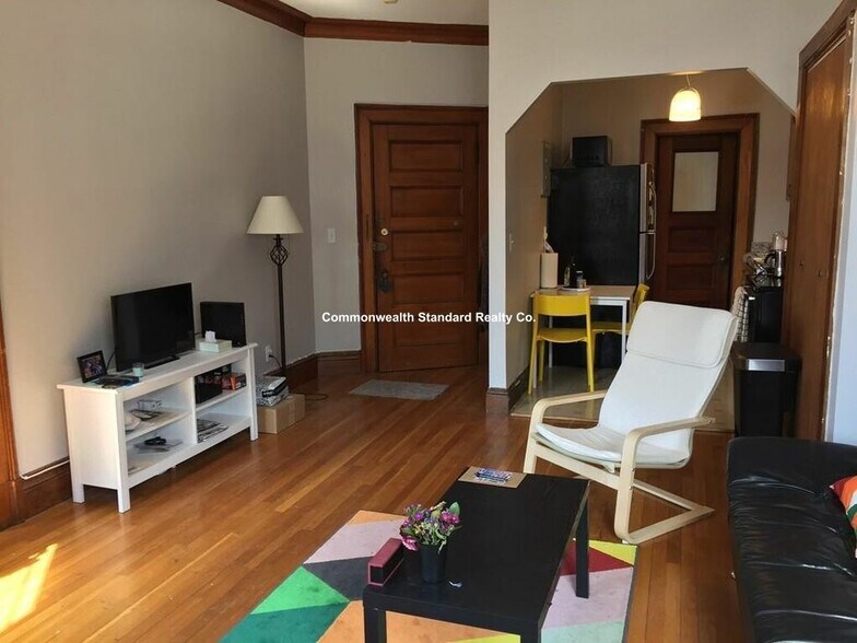 Building Photo - 849 Beacon St