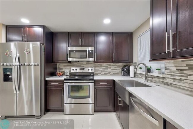 Building Photo - 3100 Riverside Dr