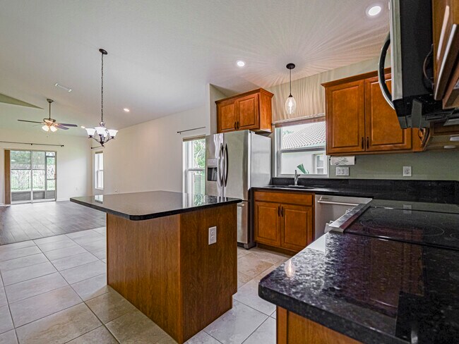 Building Photo - 1821 Berkshire Cir SW