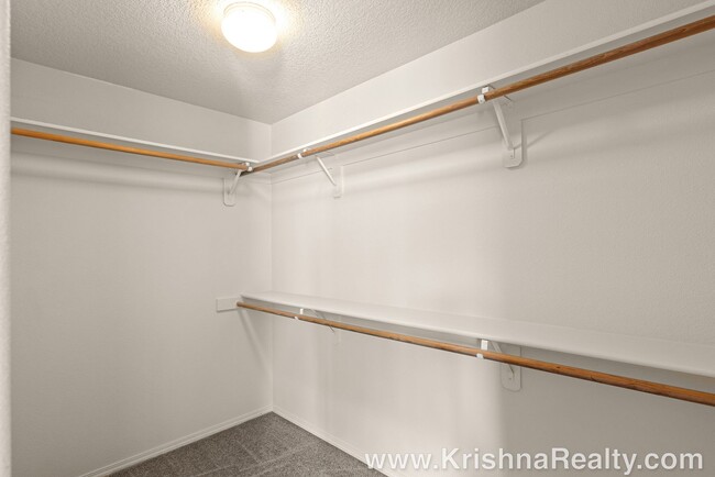 Building Photo - Charming 3 BD* 2.5 BA* Single Family Home ...