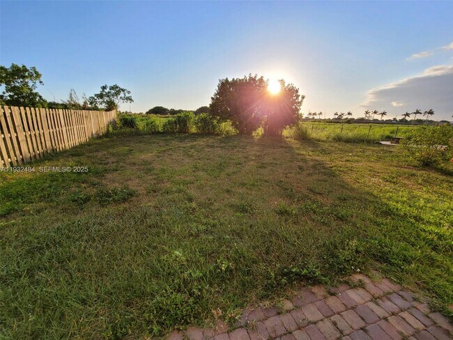 Building Photo - 156 SE 21st Terrace