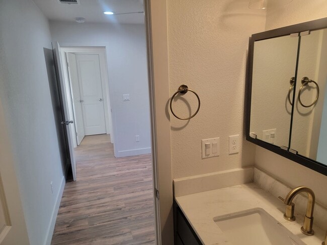 Building Photo - 7401 Valaria Dr