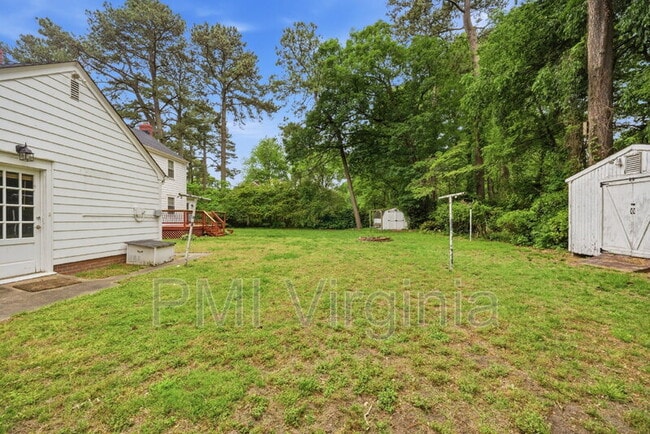 Building Photo - 400 Kemp Ln