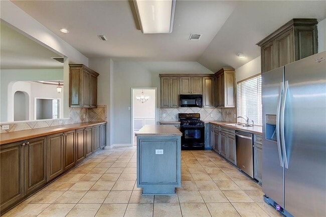 Building Photo - 120 Abbey Dr