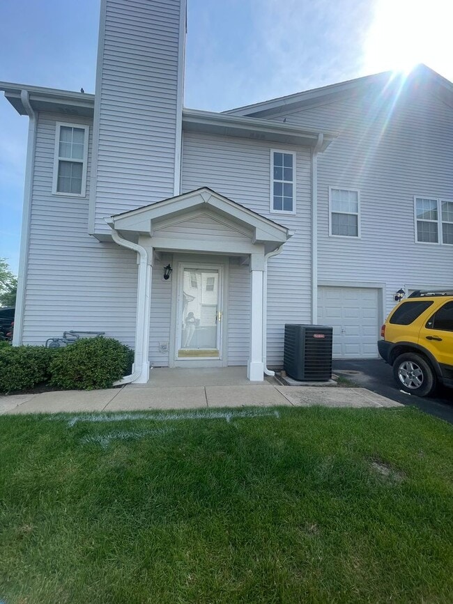 Building Photo - 2544 Dickens Dr