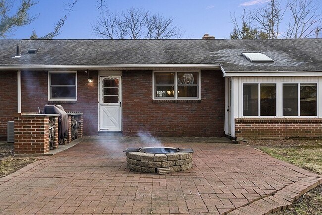 Building Photo - 71 Bemis Rd