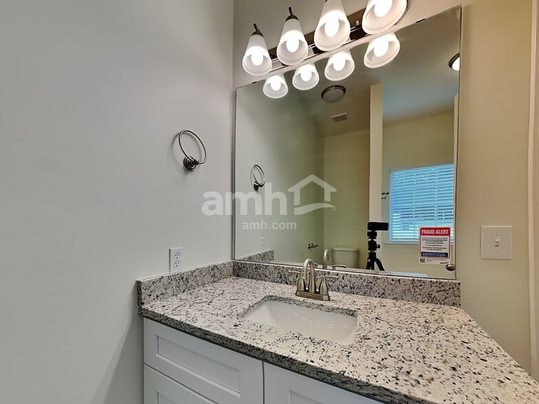 Building Photo - 4205 Lindsey Ln