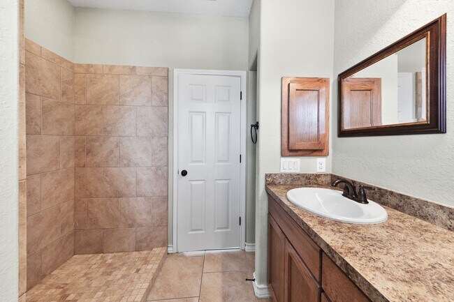 Building Photo - Five Points 4 bedroom home