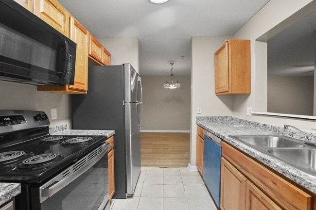 Building Photo - 5104 Fairington Ridge Cir