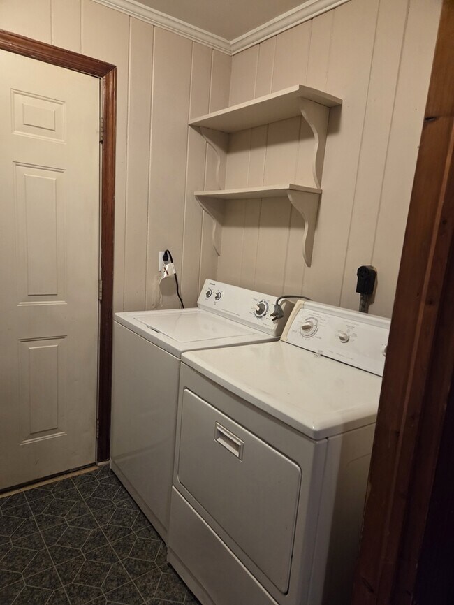 Building Photo - 300 N 3rd Ave