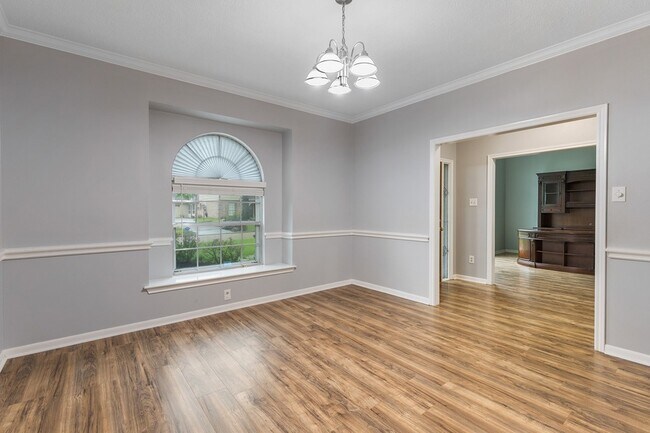 Building Photo - 5622 Woodland Creek Dr
