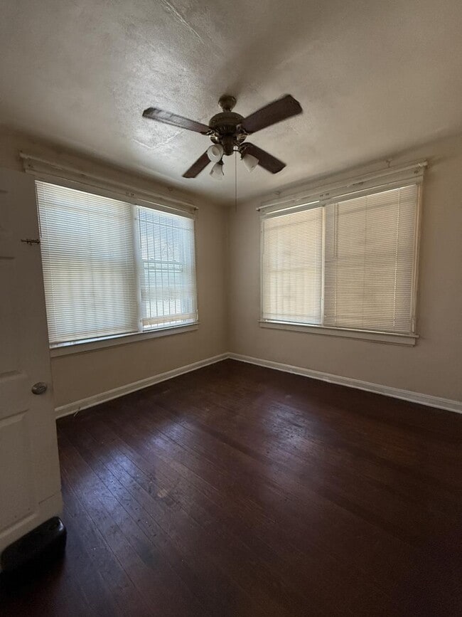 Building Photo - 3 bedroom in Jacksonville FL 32209