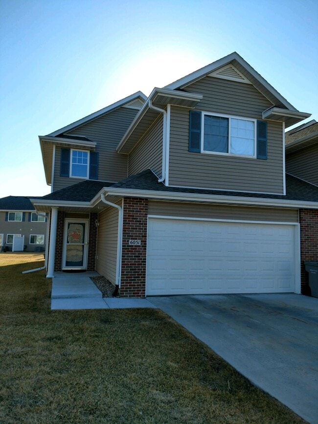 Front - 6051 Glenbrook Ln