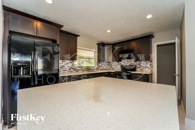 Building Photo - 7520 Coral Blvd